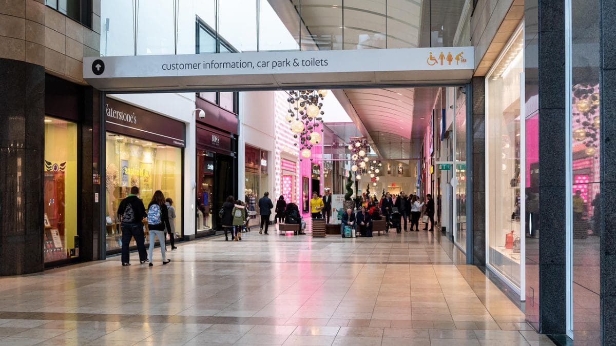 shopping centre||
