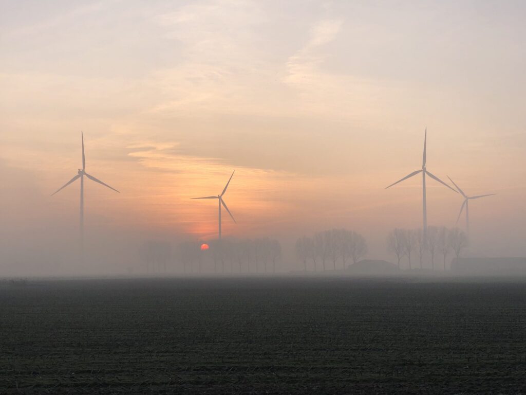 light-windmill-mist-holland-misty-sunrays-winter-season-flatlands-windturbine-dutch-landscape_t20_O0OrOE