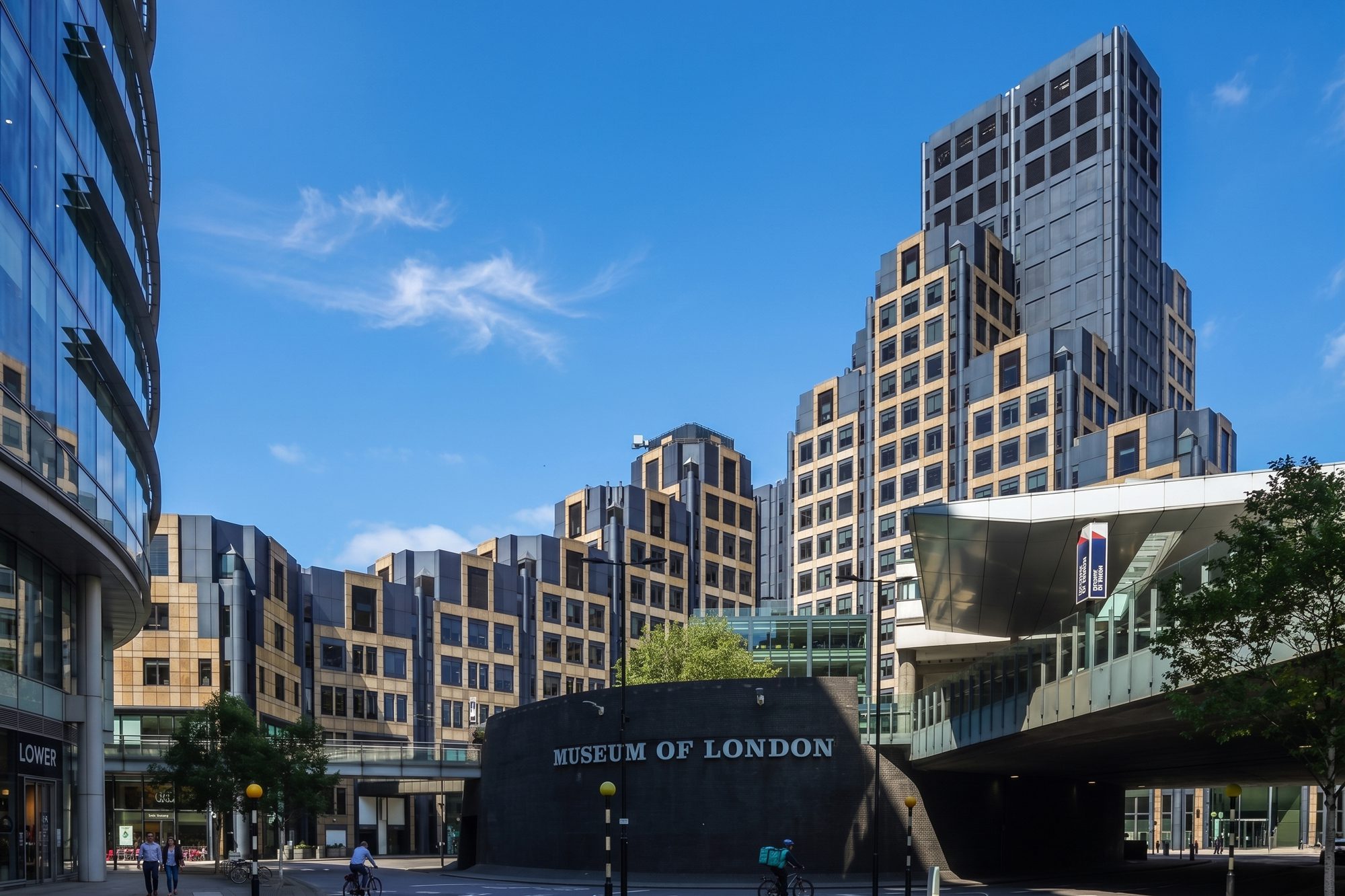 SAMSUNG SIGNS PARTNERSHIP LEASE DEAL WITH RUNWAY EAST AT 200 ALDERSGATE